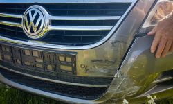 Zderzenie trzech pojazdów na skrzyżowaniu ul. Legnickiej i krajowej ósemki