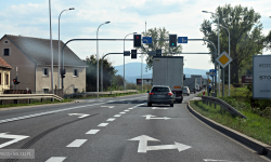 Tiry jadą, ściany pękają. Mieszkańcy walczą o fotoradar, ITD nie widzi problemu, policja bezradna