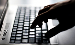 Wystarczyło jedno kliknięcie. Z konta 45-latka zniknęło blisko 9 tys. zł