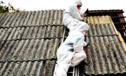 Czyszczą gminę z azbestu. W ciągu kilku lat zutylizowano już około 274 ton rakotwórczego surowca