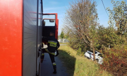 Osobowe Audi zjechało do rowu. Kolizja w Złotym Stoku