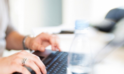 Zawarła umowę na kupno i montaż blaszanego garażu. Wpłaciła kilka tys. zł, padła ofiarą oszustwa