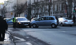 Kolizja BMW i Opla na ul. 1 Maja [foto]
