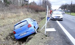 Volkswagen wpadł do rowu w Szklarach [foto]