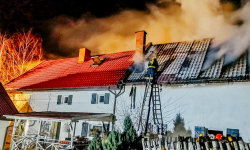 Pożar gospodarstwa agroturystycznego w Baldwinowicach. Na miejscu kilkanaście zastępów straży [foto]