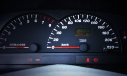 Mundurowi zatrzymali dwa auta z cofniętym licznikiem. Co grozi kierowcom?