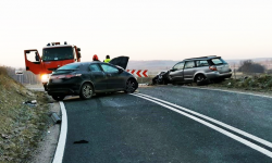 Zderzenie dwóch osobówek przed Nowym Dworem [foto] [aktualizacja]