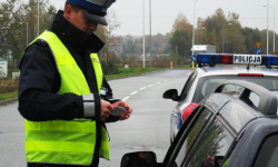 Mundurowi zatrzymali kolejne auta z cofniętym licznikiem. Co z tego wynika?