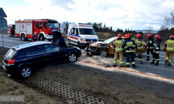 Czołowe zderzenie na krajowej ósemce. Droga całkowicie zablokowana [foto] [aktualizacja]