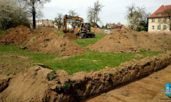 Rozpoczęto budowę boiska przy Szkole Podstawowej nr 2 w Ząbkowicach Śląskich