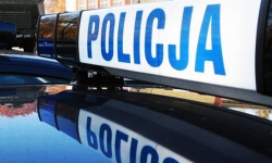 Motocyklista uciekał przed policją. Zjechał w drogę szutrową i... przewrócił się 