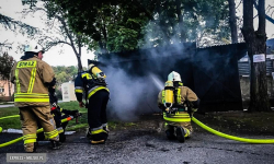 Pożar garażu na ul. Skoroleckiej w Kamieńcu Ząbkowickim [foto]
