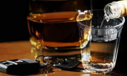 Cofała i uderzyła w inne auto, miała ponad 1.8 promila. Wpadł też pijany kierowca Renault