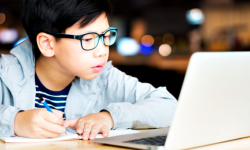 Włamał się na e-lekcję i obrażał nauczycielkę