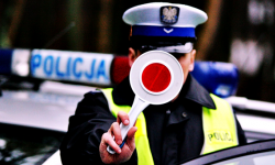 „Był zagrożeniem dla innych uczestników dróg”. Cofnięto mu uprawnienia, a on i tak wsiadł za kółko