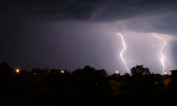 IMGW ostrzega przed silnym deszczem z burzami