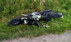 Zderzenie osobówki z motocyklem na zjeździe do Tarnowa