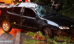 Renault wypadło z drogi na krajowej ósemce w Dębowinie [foto]