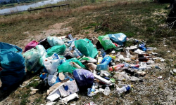 Członkowie zarządu koła PZW Kamieniec Ząbkowicki sprzątali teren wokół zbiorników Topola i Bartniki