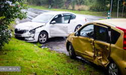 Zderzenie dwóch osobówek w Kluczowej 