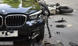 Zderzenie BMW i motocykla za Kamieńcem Ząbkowickim. Droga zablokowana [foto] [aktualizacja]
