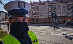Policja: zasłanianie nosa i ust w przestrzeni publicznej to obowiązek. Posypały się mandaty