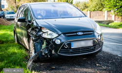 Kolizja dwóch osobówek na krzyżówce w Strąkowej [foto]