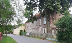 Budynek po byłej szkole w Pomianowie Dolnym idzie pod młotek