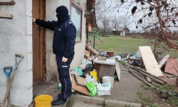 Policjanci pomagają bezdomnym. Ty też możesz - wystarczy jeden telefon by uratować czyjeś życie 