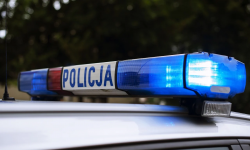 Starsza kobieta wyszła w nocy z domu i spadła ze skarpy. Odnaleźli ją policjanci