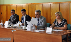 Budowa nowej siedziby pogotowia, termomodernizacja starostwa. Budżet powiatu przyjęty jednogłośnie