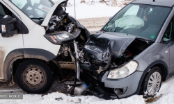 Zderzenie osobówki z busem przed Bobolicami