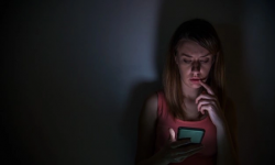Trzy ofiary stalkingu. Kobieta nękana telefonami od byłego partnera, dwaj mężczyźni otrzymali groźby