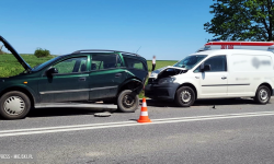 Zderzenie opla i volkswagena na trasie Ząbkowice Śląskie - Dzierżoniów