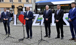 Briefing: Gmina otrzyma kilka mln zł dofinansowania na zakup autobusów elektrycznych [wideo] [foto]