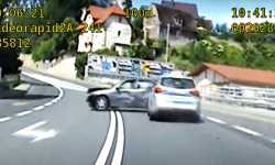 Kilkukrotne próby zepchnięcia auta z drogi i strzały. Mamy nagranie z pościgu za seatem [video]
