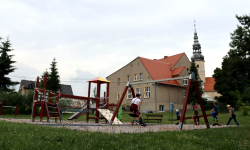 Place zabaw w Stolcu i Zwróconej zyskają nową nawierzchnię