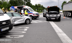 Zderzenie trzech samochodów na skrzyżowaniu krajowej ósemki z ul. Legnicką [foto]