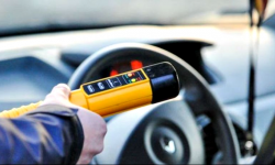 Wpadli kolejni pijani kierowcy. Pijany 17-latek wjechał...w kolegę siedzącego przy stoliku