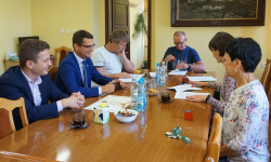 Wręczenie promesy i podpisanie umowy na budowę oświetlenia drogowego