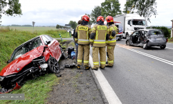 Zderzenie skody i nissana na krajowej ósemce. Są utrudnienia w ruchu [foto] [aktualizacja]