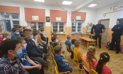 Policjanci edukowali dzieci i młodzież