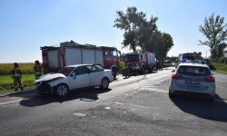 Zderzenie Forda i Audi na krajowej ósemce na wysokości Tarnowa. Droga zablokowana [foto]