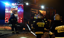 Pożar w budynku wielorodzinnym w Stoszowicach. Paliła się piwnica