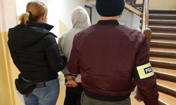 Ukradł telefon kobiecie, a następnie ją uderzył. Sprawca kradzieży rozbójniczej zatrzymany