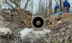 W gminie Ciepłowody usuwają skutki powodzi. Remont przepustu w Karczowicach