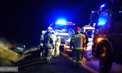 Zjechała do rowu by nie potrącić pieszego. Utrudnienia na krajowej ósemce [foto] [aktualizacja]