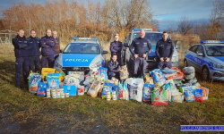 „I Ty możesz zostać świętym Mikołajem”. Policjanci zebrali kilkaset kg karmy i środków czystości