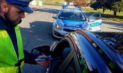 Posiadał zakaz prowadzenia pojazdów. Został skontrolowany, bo nie włączył kierunkowskazu