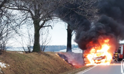 Pożar BMW między Ząbkowicami Śląskimi a Dzierżoniowem [video]